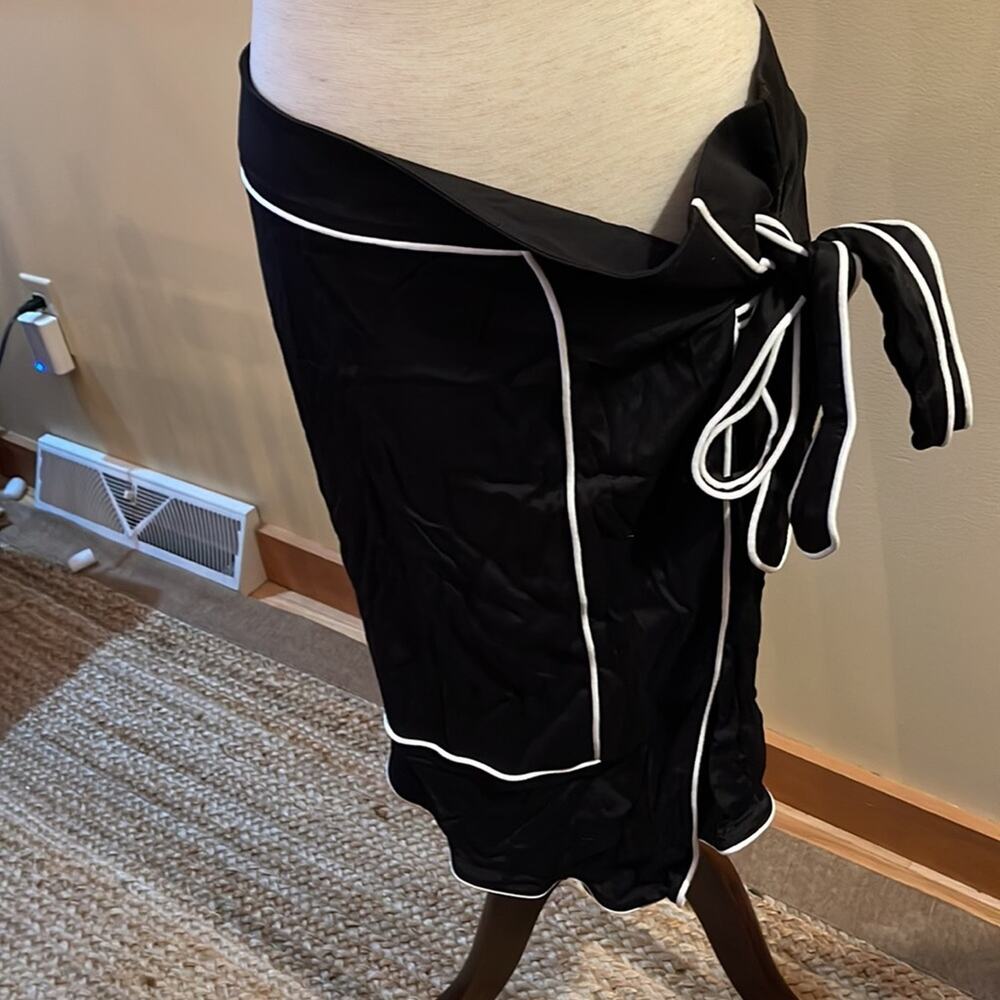 Universal Standard Wrap Skirt Size 12 Piped Detail Side Tie Retro Black White